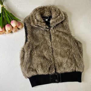 Ashley Faux Fur Vest Zipper in the front & stretch material on the waist